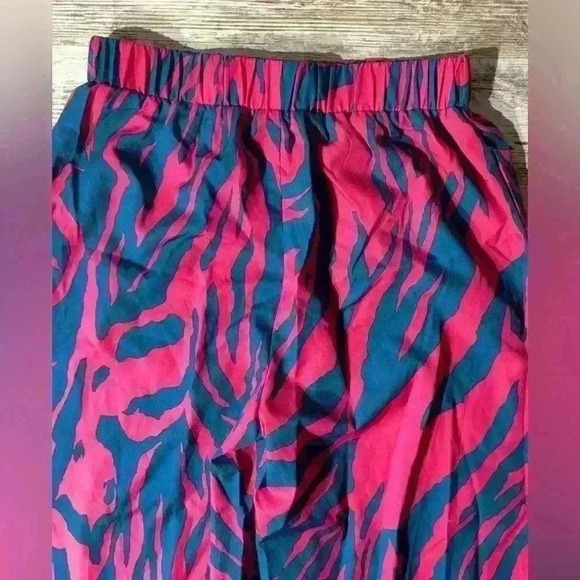 SHEIN Pink & blue zebra striped pants‎ women’s size medium - Picture 3 of 3